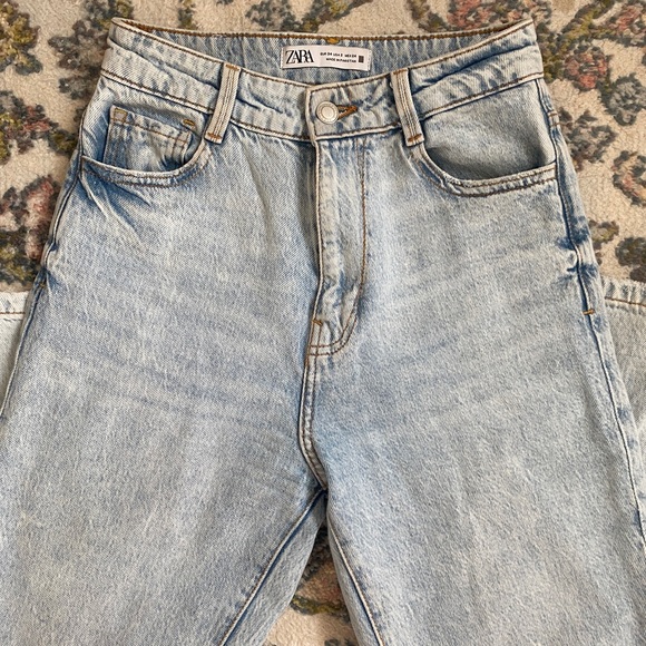 Zara Light Wash Jeans - Picture 4 of 8